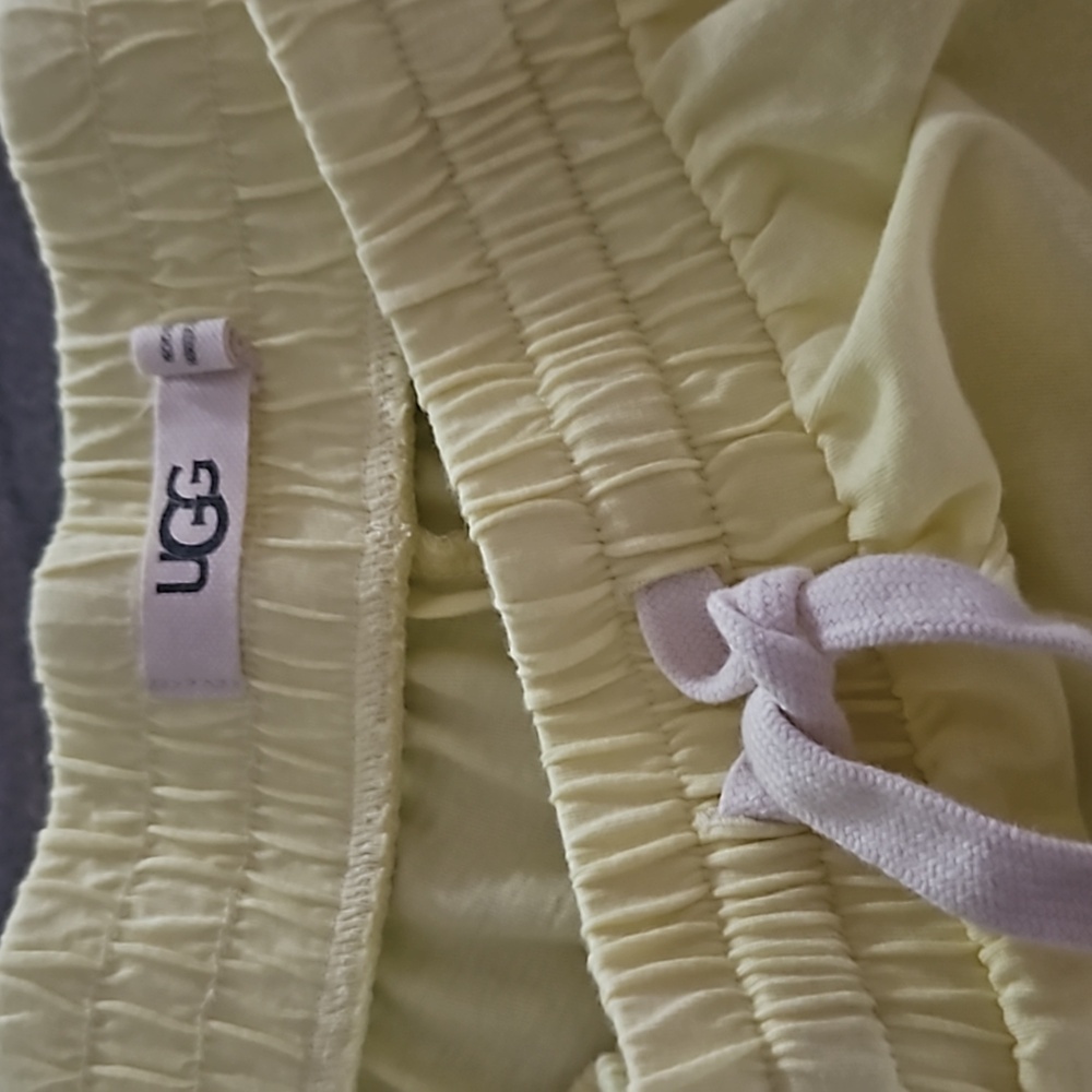 Soft flowy like new UGG shorts - Picture 2 of 2